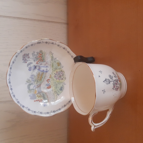 Bell China Fine Bone Made in England Vintage Teacup and saucer - Picture 3 of 9